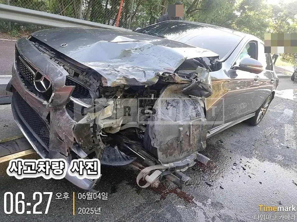 Photo 2 of 21: 2017 Mercedes-Benz E300 4Matic — Korean insurance auction