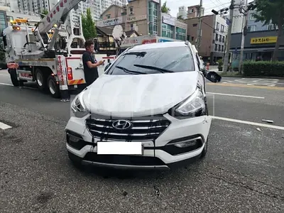 Photo 1 of 4: 2017 Hyundai Santa Fe, VIN KMHSW81UBHU762039 — Korean insurance auction