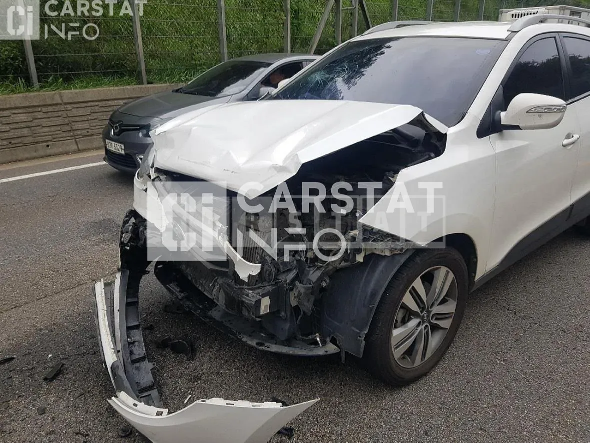 Photo 2 of 9: 2015 Hyundai Tucson, VIN KMHJT81VDFU050914 — Korean insurance auction