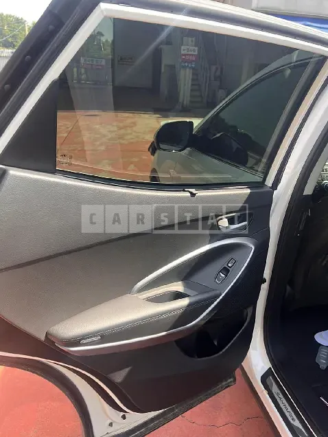 Photo 2 of 17: 2015 Hyundai Santa Fe, VIN KMHSW81UBFU490196 — Korean insurance auction