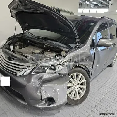 Photo 1 of 11: 2015 Toyota Sienna 4WD — Korean insurance auction