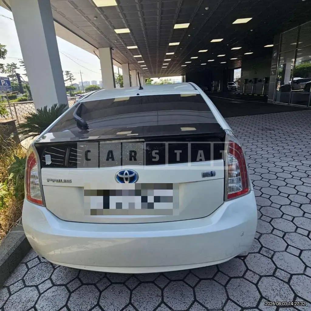 Photo 2 of 11: 2015 Toyota Prius — Korean insurance auction
