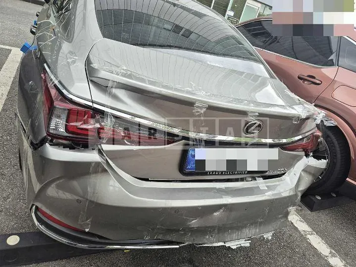 Photo 2 of 7: 2025 Lexus ES300h — Korean insurance auction