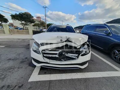 Photo 1 of 29: 2019 Mercedes-Benz E300 4Matic, VIN WDDZF4KB7KA643878 — Korean insurance auction
