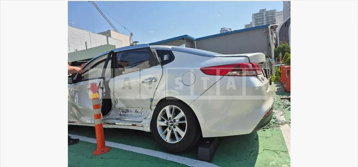 Photo 2 of 12: 2016 Kia K5 — Korean insurance auction