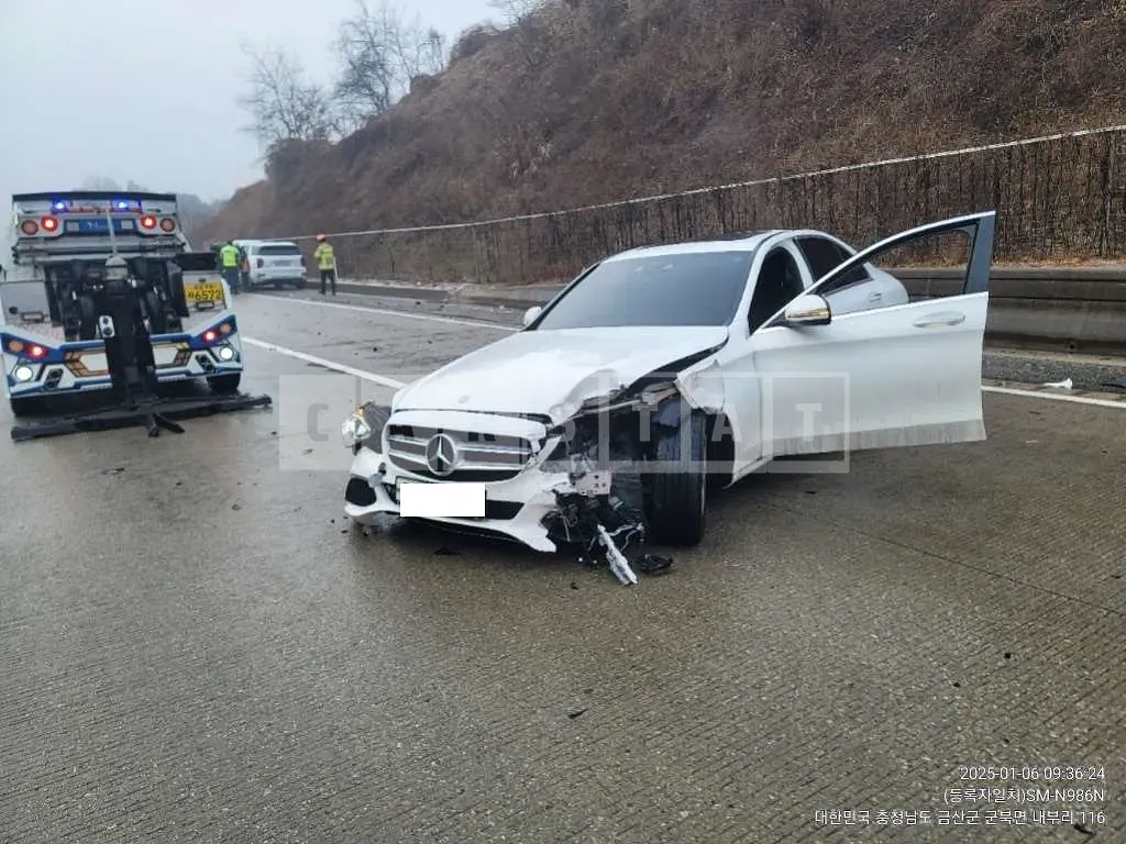 Photo 2 of 8: 2016 Mercedes-Benz C 200 — Korean insurance auction