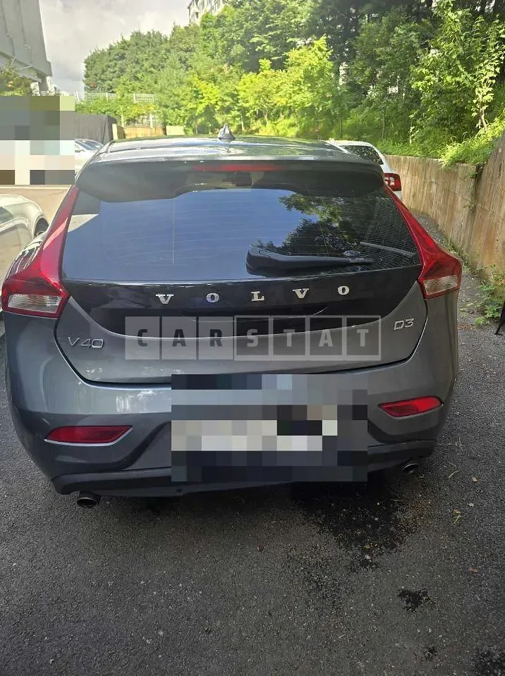 Photo 2 of 11: 2018 Volvo V40D3 — Korean insurance auction