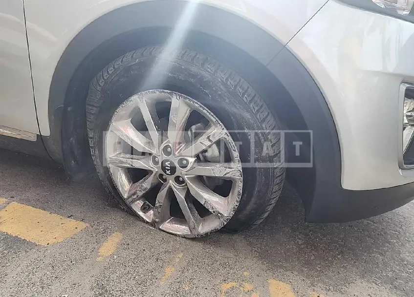 Photo 2 of 21: 2015 Kia Sorento — Korean insurance auction