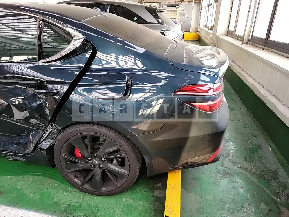 Photo 2 of 10: 2021 Genesis G70 3.3T — Korean insurance auction