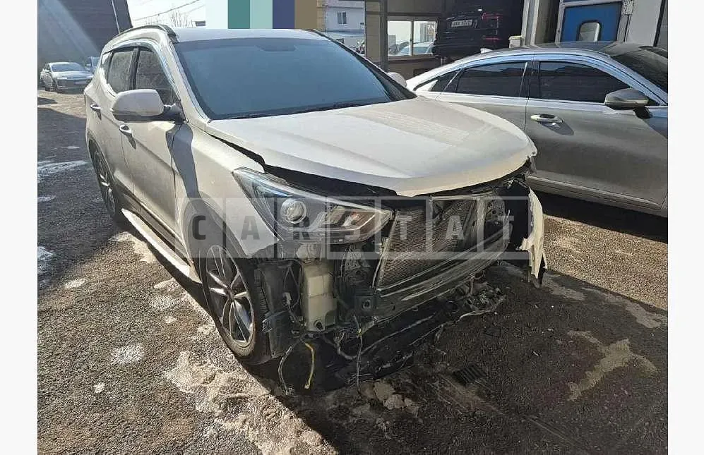 Photo 2 of 3: 2016 Hyundai Santa Fe DM — Korean insurance auction