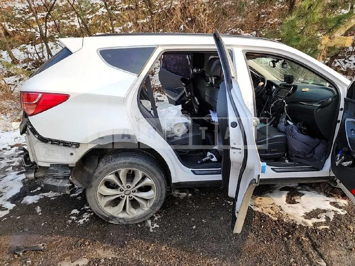 Photo 2 of 15: 2015 Hyundai Santa Fe DM, VIN KMHSW81UBFU479723 — Korean insurance auction