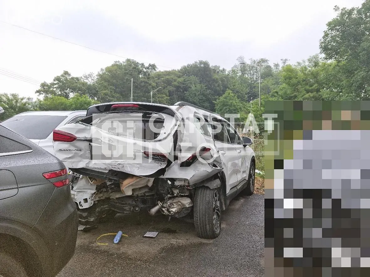 Photo 2 of 2: 2019 Hyundai Santa Fe, VIN KMHS381CBKU162453 — Korean insurance auction