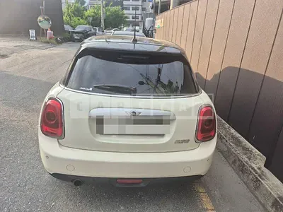 Photo 1 of 10: 2015 MINI Cooper Five-Door — Korean insurance auction