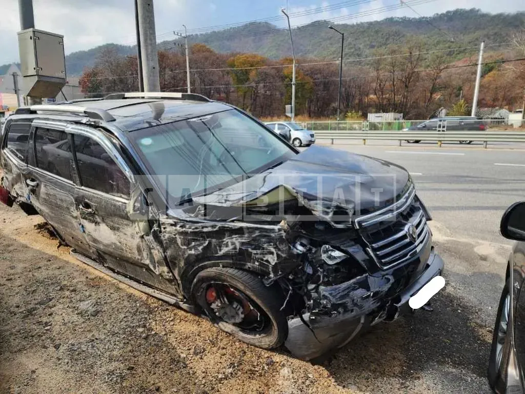 Photo 2 of 4: 2015 Kia Mojave, VIN KNAKR814DFA142783 — Korean insurance auction