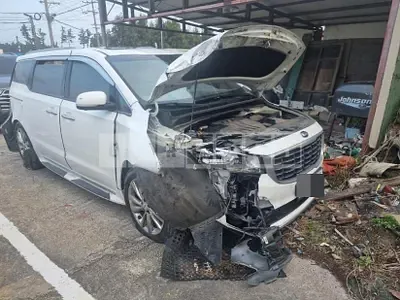 Photo 1 of 34: 2018 Kia Carnival 9-Seater, VIN KNAME81ABKS533413 — Korean insurance auction
