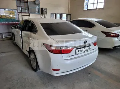 Photo 1 of 40: 2015 Lexus ES300h, VIN JTHBW1GG7F2084944 — Korean insurance auction