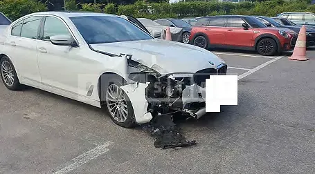 Photo 2 of 11: 2020 BMW 520i Luxury — Korean insurance auction