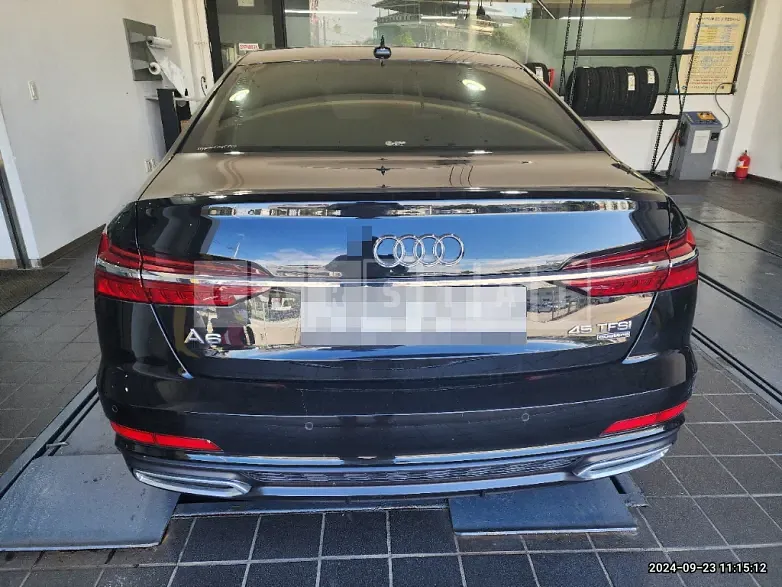 Photo 2 of 32: 2020 Audi A6 45 TFSI quattro Premium — Korean insurance auction