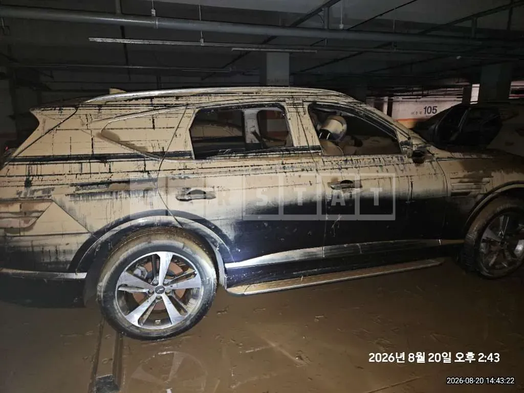 Photo 2 of 4: 2023 Genesis GV80 — Korean insurance auction
