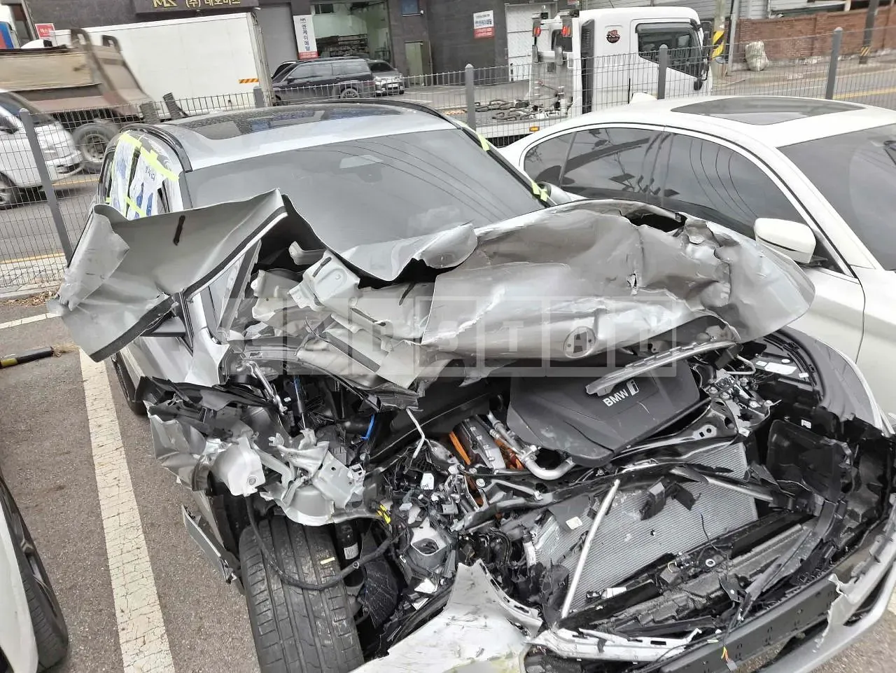 Photo 2 of 39: 2025 BMW iX1 xDrive30, VIN WBY61EF09T5440574 — Korean insurance auction