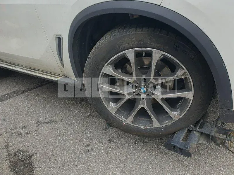 Photo 2 of 9: 2020 BMW X6 xDrive30d Xline, VIN WBACV6107L9D62262 — Korean insurance auction