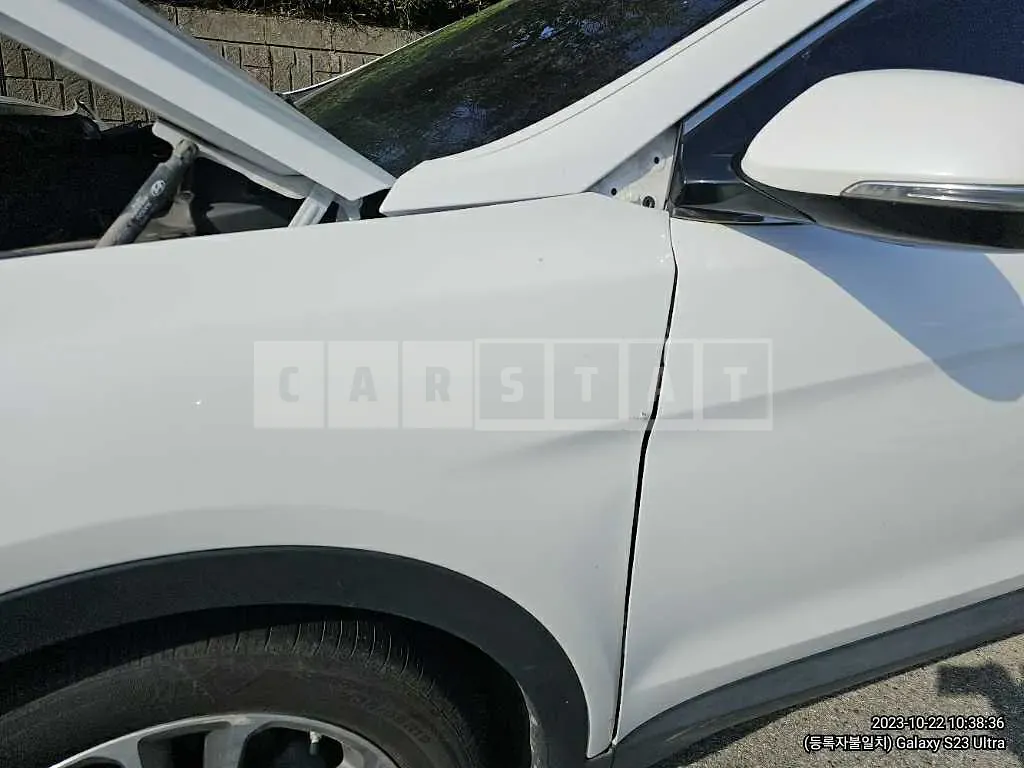 Photo 2 of 19: 2017 Hyundai Santa Fe, VIN KMHSW81UBHU727535 — Korean insurance auction