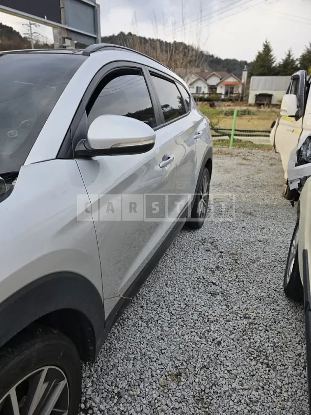 Photo 2 of 18: 2015 Hyundai Tucson TL 1.7, VIN KMHJ3815GGU086988 — Korean insurance auction