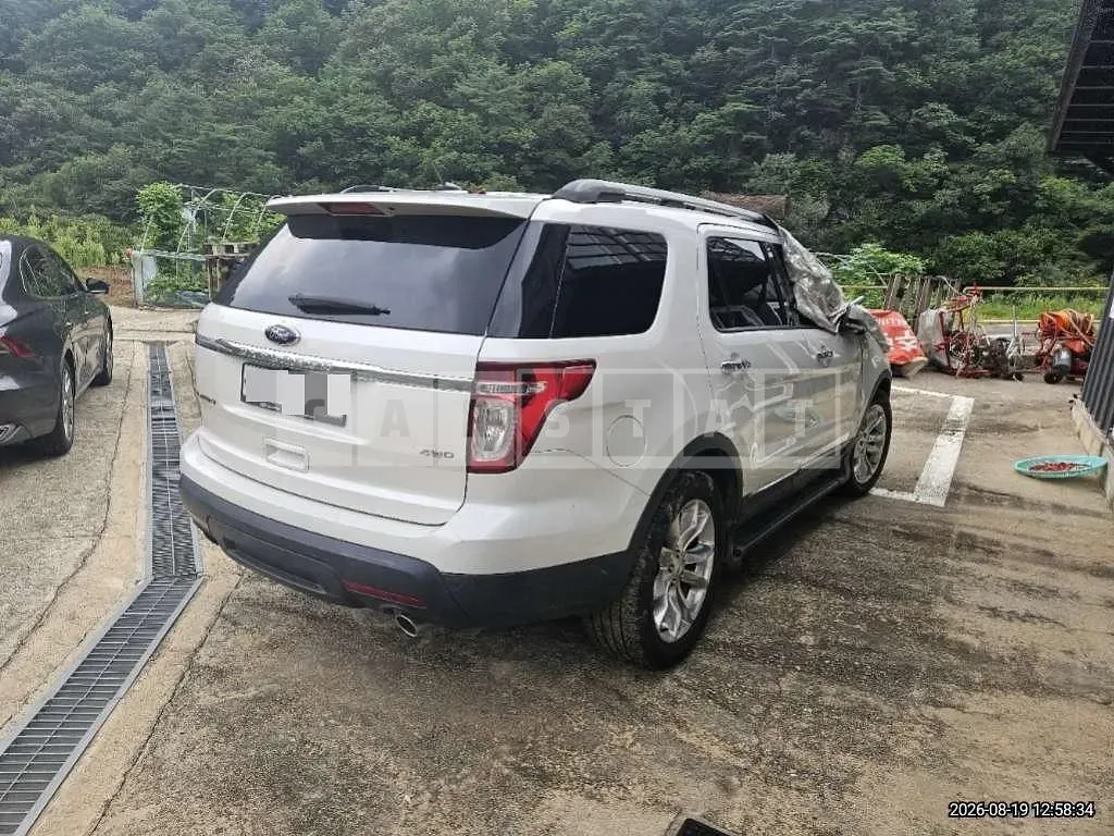 Photo 2 of 10: 2015 Ford Explorer — Korean insurance auction
