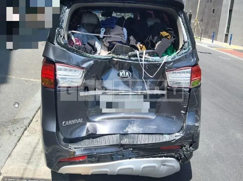 Photo 2 of 17: 2016 Kia Carnivals — Korean insurance auction