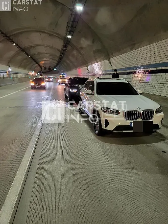 Photo 2 of 5: 2022 BMW X3 xDrive20i — Korean insurance auction