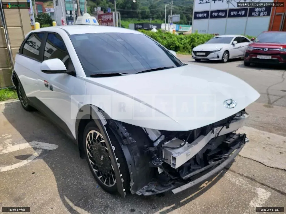 Photo 2 of 48: 2022 Hyundai IONIQ 5, VIN KMHKL81FPPU127891 — Korean insurance auction