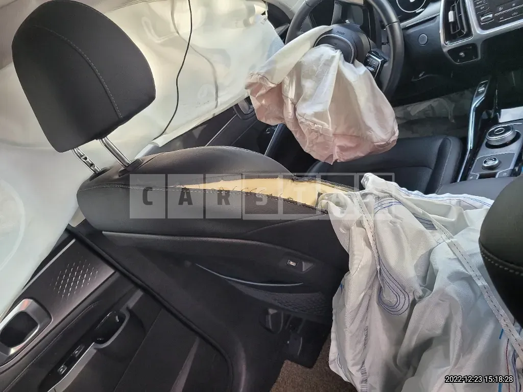 Photo 2 of 50: 2021 Kia Sorento, VIN KNARH81BGMA088913 — Korean insurance auction