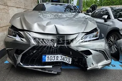 Photo 1 of 15: 2023 Lexus ES300h, VIN JTHBA1C16P2015101 — Korean insurance auction