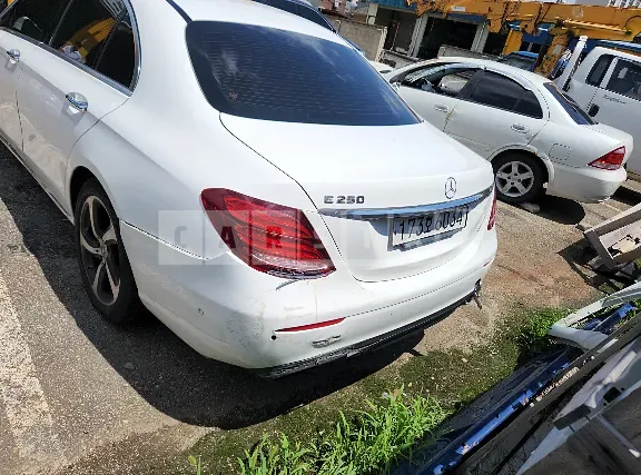 Photo 2 of 7: 2020 Mercedes-Benz E 250, VIN WDDZF4FB8LA704179 — Korean insurance auction