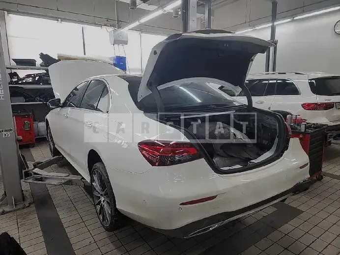 Photo 2 of 6: 2022 Mercedes-Benz E350 4Matic, VIN W1KZF8GB7NB097713 — Korean insurance auction