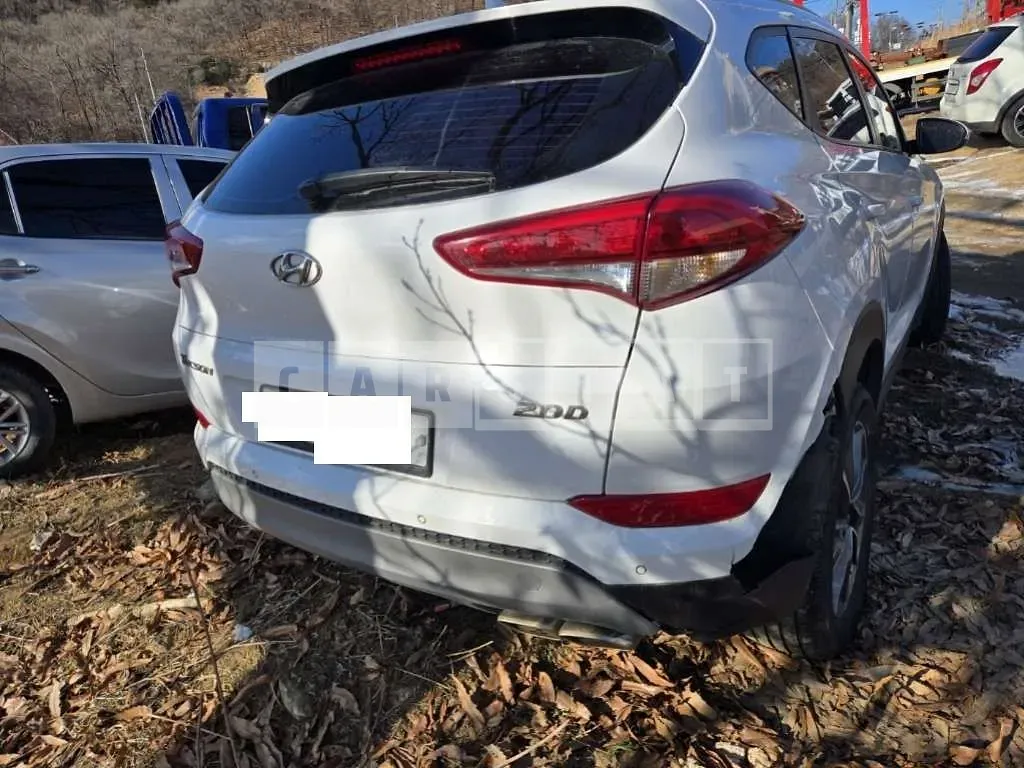 Photo 2 of 13: 2018 Hyundai Tucson, VIN KMHJ381ABJU617129 — Korean insurance auction