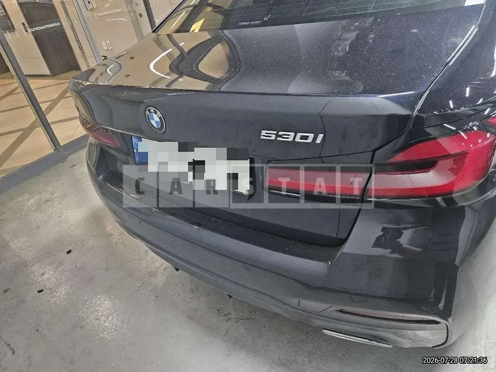 Photo 2 of 21: 2021 BMW 530i — Korean insurance auction