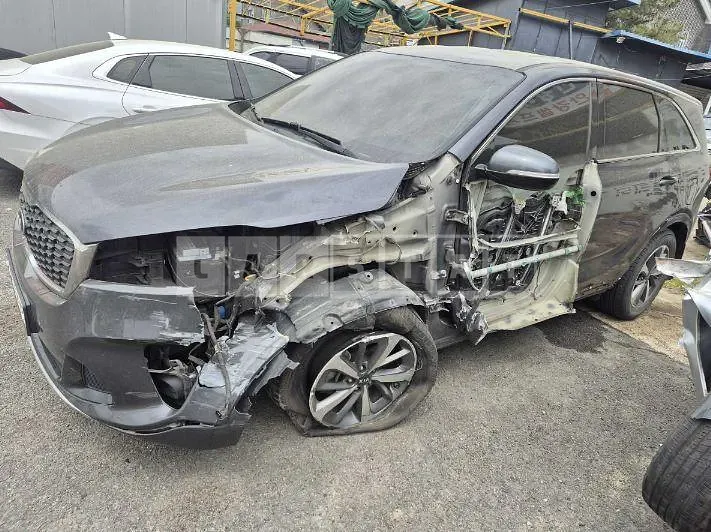 Photo 2 of 13: 2018 Kia Sorento — Korean insurance auction