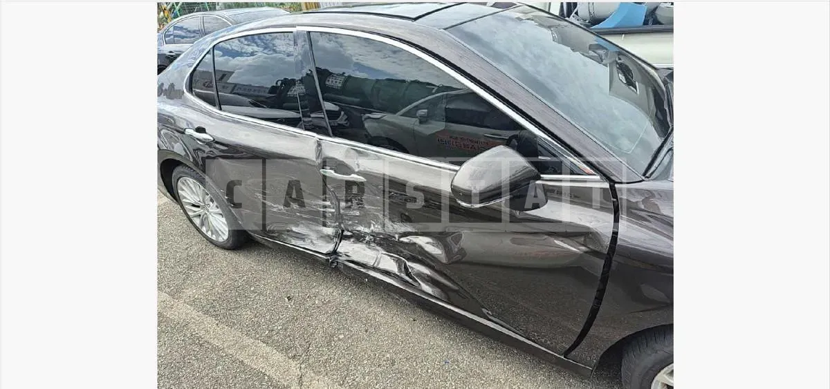 Photo 2 of 9: 2017 Toyota Camry — Korean insurance auction