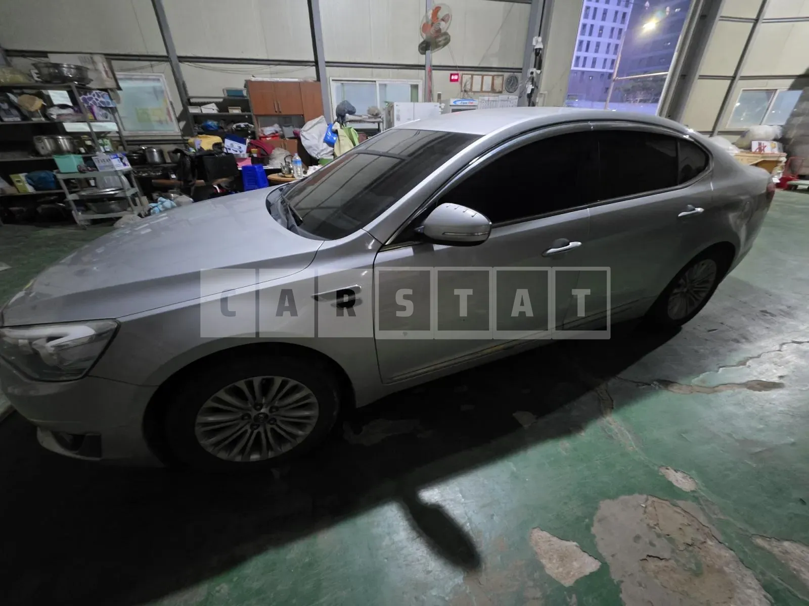 Photo 2 of 4: 2015 Kia K7 3.0 LPI, VIN KNALN418BFA199964 — Korean insurance auction
