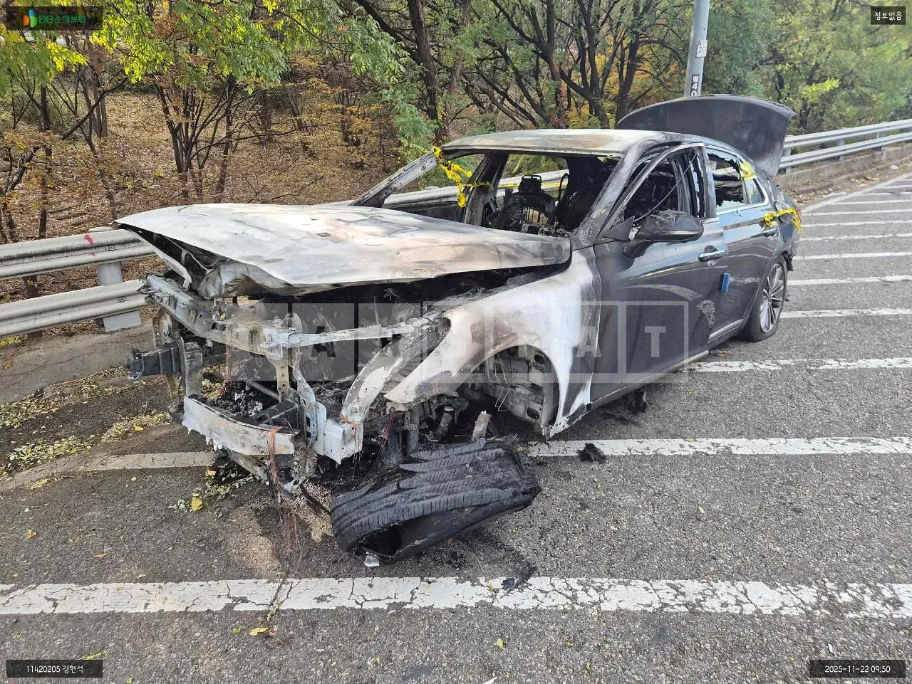 Photo 2 of 10: 2016 Hyundai Genesis EQ900, VIN KMHG141DBGU012782 — Korean insurance auction