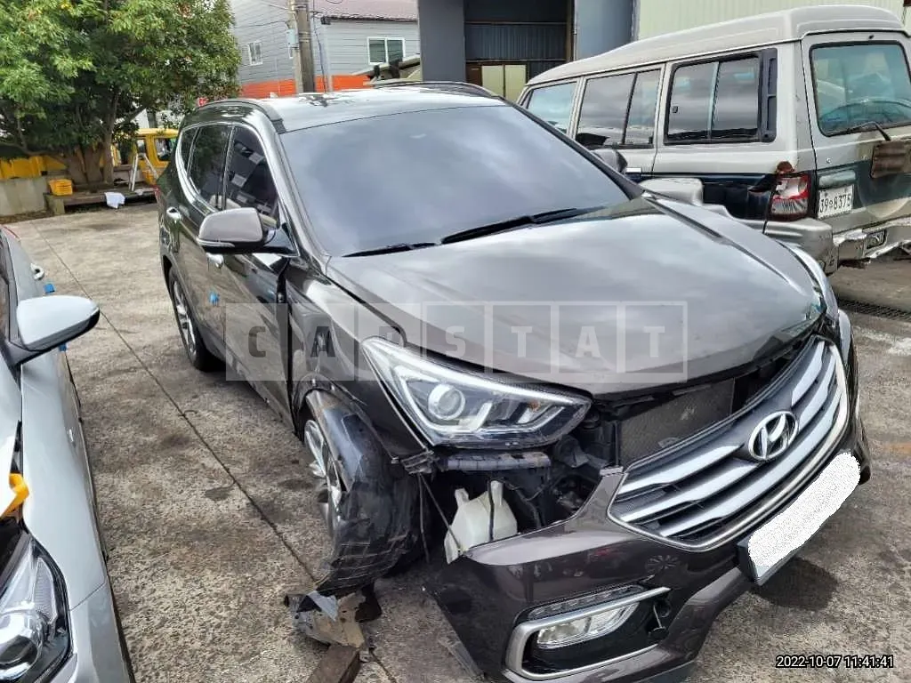 Photo 2 of 22: 2016 Hyundai Santa Fe, VIN KMHSW81UDGU700308 — Korean insurance auction