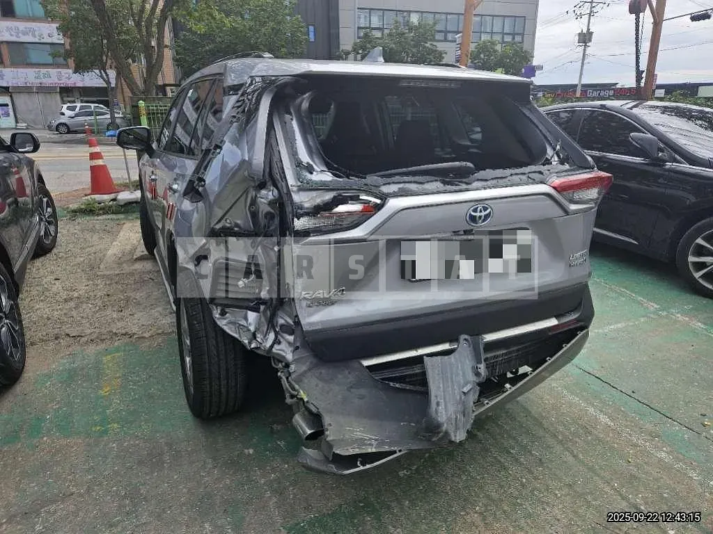 Photo 2 of 32: 2020 Toyota Lave 4 Hybrid AWD — Korean insurance auction