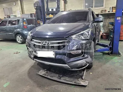 Photo 1 of 28: 2016 Hyundai Santa Fe, VIN KMHSW81UBGU644422 — Korean insurance auction
