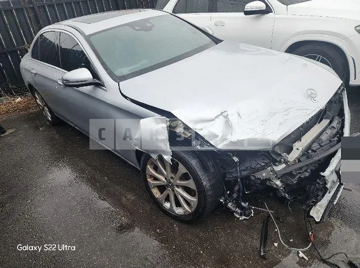 Photo 2 of 19: 2017 Mercedes-Benz E300 4Matic, VIN WDDZF4KB7JA295577 — Korean insurance auction