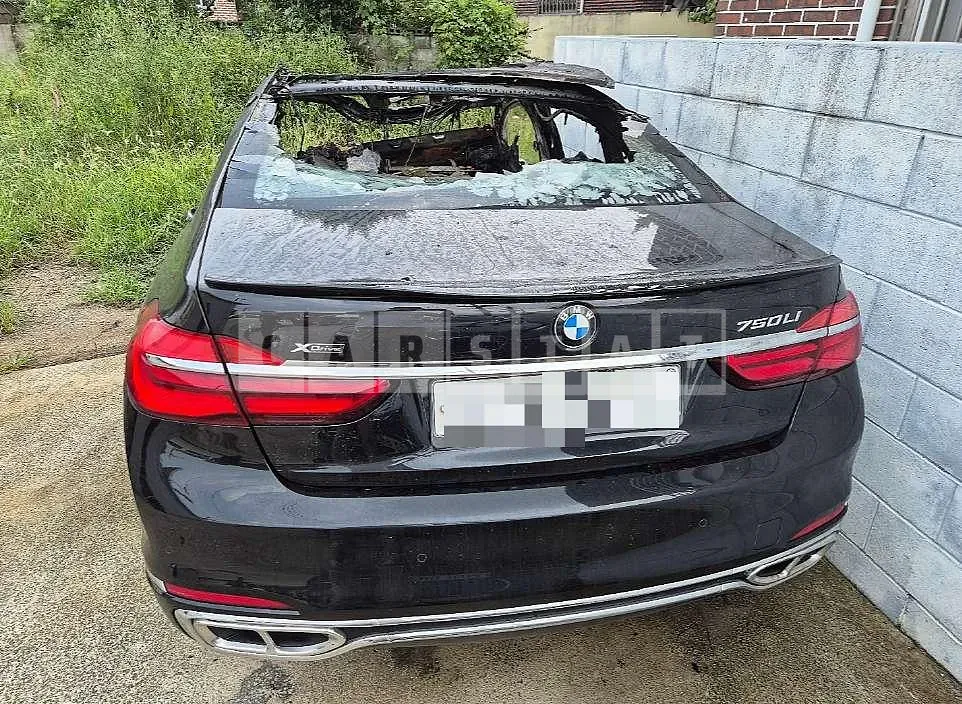 Photo 2 of 9: 2016 BMW 750Li xDrive — Korean insurance auction