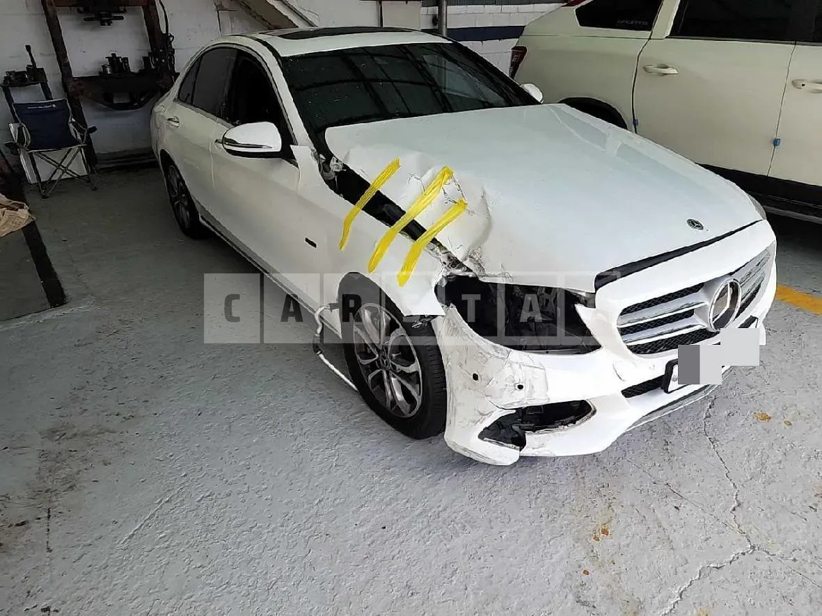Photo 2 of 14: 2018 Mercedes-Benz C350 e — Korean insurance auction