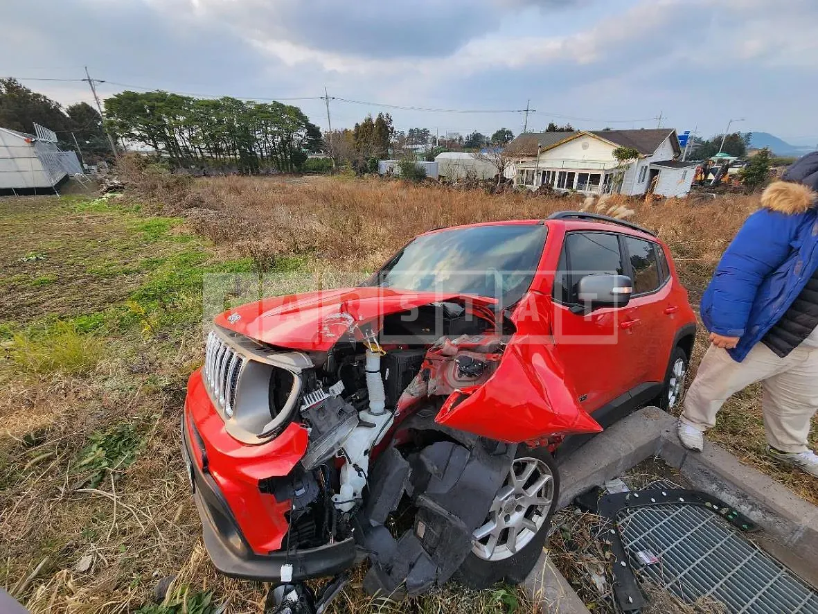 Photo 2 of 12: 2021 Jeep Zip Renegade 2.4 FWD, VIN 1C4NJCDB1MPM42511 — Korean insurance auction