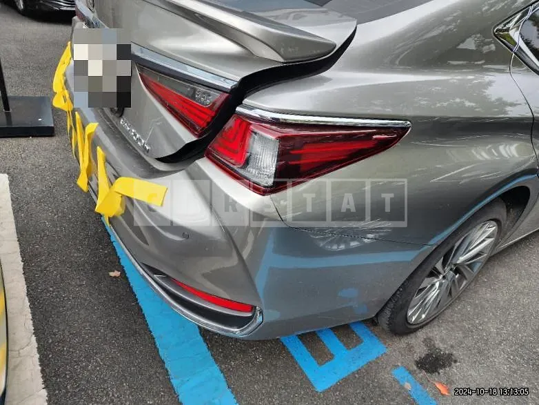 Photo 2 of 43: 2023 Lexus ES300h — Korean insurance auction