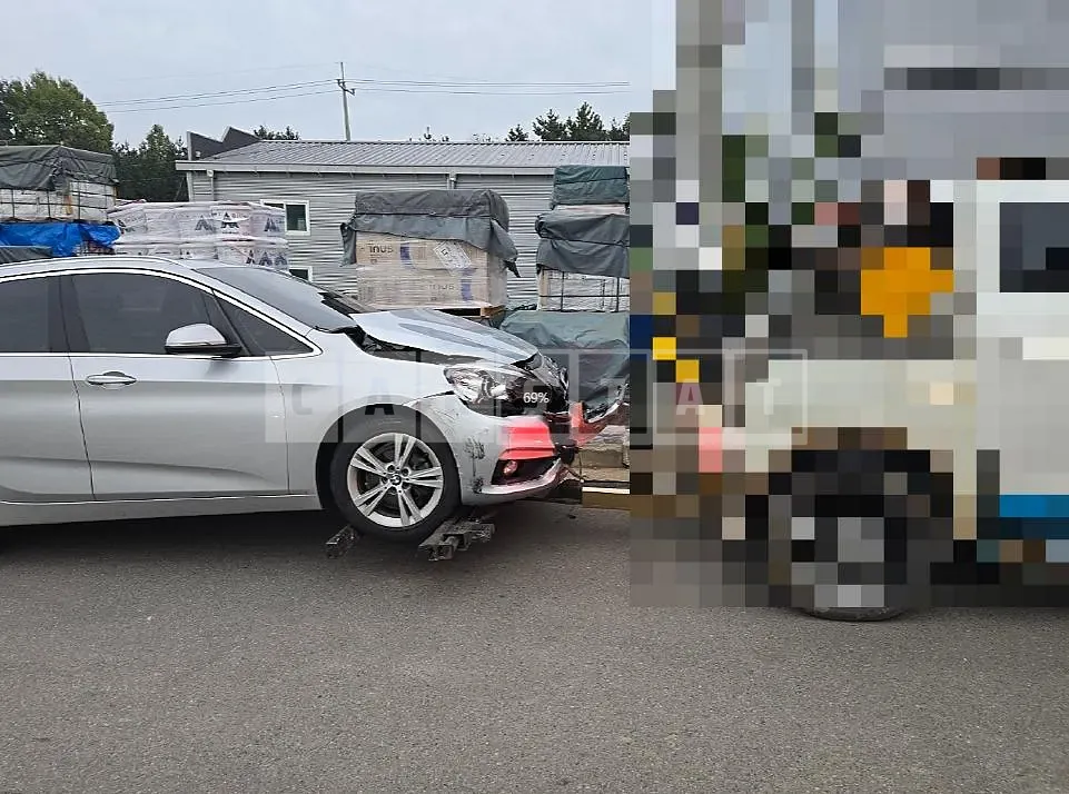 Photo 2 of 3: 2018 BMW Active Tourer — Korean insurance auction